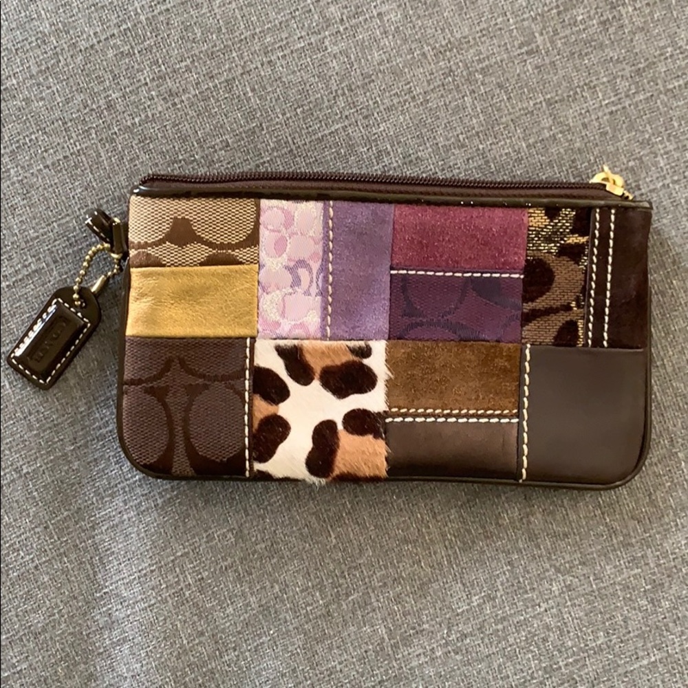 Coach wristlet wallet 🤍